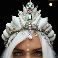 @Brandoswifeey Seashell Crown, Mermaid Crown, Diy Kostüm, Mermaid Life, Mermaid Theme, Mermaid Costume, Seashell Crafts, Mermaid Party, Tiaras And Crowns