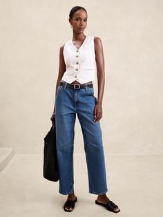 Mid-Rise Barrel Jean | Banana Republic Factory Barrel Jeans Outfit, Banana Republic Outfits, Barrel Jeans, Mix Match Outfits, Stylist Outfit, Comfort Fashion, Travel Comfort, Outfit Chic, Shank Button