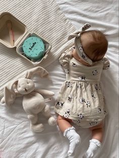 Baby Picture Ideas, Vom Avea Un Copil, Baby Photoshoot Ideas, Baby Milestones Pictures, Foto Newborn, Monthly Baby Pictures, Baby Flannel