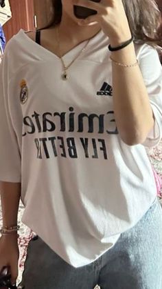 girl real madrid #Realmadrid Madrid Outfits, Blackpink Pictures, Real Madrid Shirt, Real Madrid Team, Tennis Aesthetic, Cool Room Designs, Fly Emirates, Best Poses For Photography, Poses Instagram