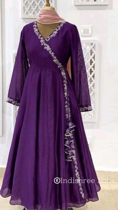 डिजाइनर कपड़े, Designer Anarkali Dresses, Long Frock Designs, Long Gown Design, Anarkali Dress Pattern, Designer Kurti Patterns, Long Dress Design, Salwar Kamiz, Indian Dresses Traditional