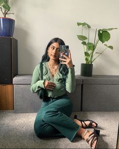 Effortless Office Outfits, All Green Outfits For Women, Natashahmedx Outfits, Monochrome Green Outfit, Green Monochrome Outfit, Outfits Colourful, Green Outfits For Women, Korean Fashion Women Dresses, Casual Brunch Outfit