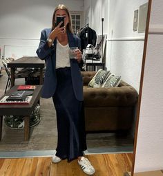 Maxi Dress Office Outfit, Finance Outfits Women, Navy Trousers Outfit Women, Summer Fall Transition Outfit, Instagram Mirror Selfie, Workwear Women, Internship Outfit, Professional Workwear, Interview Outfits