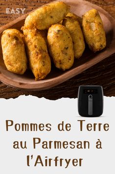 some food is on a wooden plate and the words pommes de terre au parmesan a l'air fryer