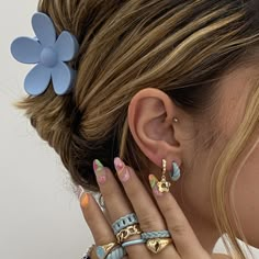 Christmas Hair Accessories, Clip Hairstyles, Braided Ring, Easy Hairstyles For Long Hair, Flower Hair Clips, Jewelry Inspo, Aesthetic Hair, Ear Jewelry, Hair Claw