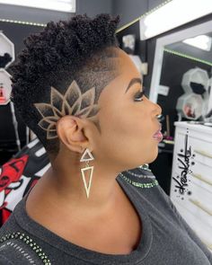 Flower Haircut Design, Designs On Shaved Sides, Hair Cut Designs Girl, Shaved Hair With Designs, Women Fade Designs, Pride Hairstyles Black Women, Flower Shaved Hair Designs, Shaved Hair Designs For Women Side, Fade Designs Women