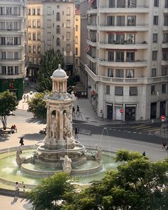 a fountain in the middle of a city square