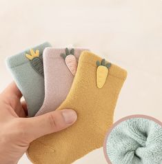 Cena: 37 Kč.Ponožky s mrkvičkou Cartoon Accessories, Newborn Socks, Baby Fruit, Baby Feeding Set, Socks Cute, Winter Socks, Warm Socks, Cute Hats