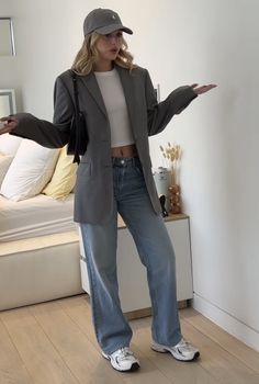 Blazer Outfits Casual Classy, Wide Pants Outfit Casual, Uni Outfit Ideas Summer, Gray Outfits For Women, University Fits, Chic Casual Outfits, Jeans Dress Outfit, Jeans Casual Outfit, Working Outfit