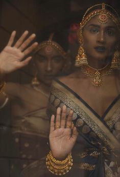 Fashion Designer Aesthetics, South Asian Aesthetic, Royal Indian, Indian Princess, Royalty Aesthetic, Indian Photoshoot, Saree Photoshoot, Princess Aesthetic