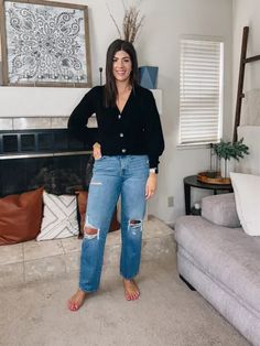 Styling A Cropped Sweater, Cardigan Jeans Outfit Casual, Jeans Black Cardigan Outfit, Emerald Cardigan Outfit, White Shirt With Cardigan Outfit, Button Down Shirt With Cardigan Outfit, Cardigan As Top Outfit, Jeans Cardigan Outfit Fall, Mom Cardigan Outfits