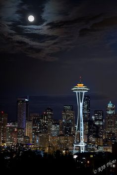 the space needle is lit up at night in seattle