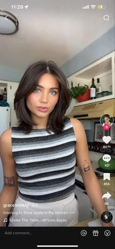 Grace Brinkly Hair, The Rachel Haircut 2022, Short Hair Cuts For Thinner Hair, 90s Shoulder Length Hairstyles, Short Brown Hair Layers, Short Hair For Thinner Hair, Medium Length Haircut Lob, Layer Haircut For Short Hair, Rachel Short Hair