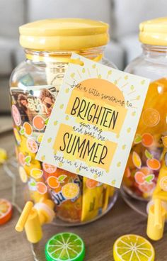 brighten up the summer with these mason jar favors