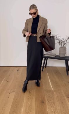 Maxi Skirt Loafers Outfit, Brown Skirt Fall Outfit, Rok Outfit, Trendy Outfits Winter, Going Viral, Outfit Inspo Fall