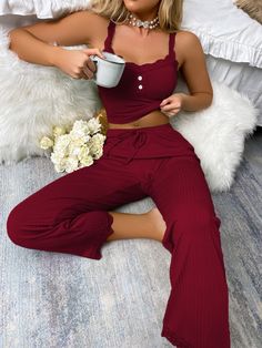 Caos Outfits, Cozy Sleepwear, Bandeau Tops, Estilo Preppy, Pant Sets, Estilo Chic, Sleepwear & Loungewear, Loungewear Set, Ankle Length Pants