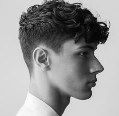 Curly Hair Taper, Curly Fade, Trendy We Fryzurach, Curly Hair Fade, Fade Hair, Men Haircut Curly Hair, Boys Haircut, Haircut Curly Hair, Cool Mens Haircuts