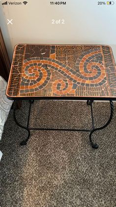 a table that is sitting on the floor