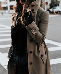 Build A Wardrobe, Classic Coats, Winter Coats Women, Mode Inspiration, Winter Fashion Outfits, Coat Fashion, Beautiful Outfits, Fashion Inspo Outfits