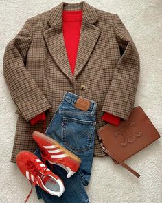 Red Trainers Outfit Women, Red Trainers Outfit, Red Brown Outfit, Red Sneakers Outfit Women, On Cloud Outfit, Simple Outfits Fall, Red Fall Outfits, Red And Brown Outfit, Outfit Work Casual