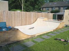 a skateboard ramp is being built in a backyard