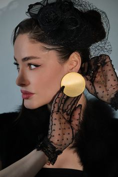 Evoke the drama of the golden age with these striking statement earrings from ZeyDor Accessories. Each disc, with its textured surface, catches the light in a way that's both bold and sophisticated. Perfect for high-fashion events or adding an artistic touch to everyday wear, these earrings are a testament to the beauty of standout design. The large size ensures they won't go unnoticed, while their elegant construction guarantees they'll be treasured for seasons to come. Whether you're strutting Statement Hoop Earrings, Fashion Events, Luxury Earrings, The Golden Age, Fashion Event, Earrings Statement, Earrings Boho, Jewelry Earrings Hoops, Golden Age