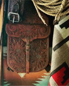 First Peoples, Indian Artifacts, Handbag Heaven, Leather Projects, Western Decor, Tooled Leather, Western Outfits, Leather Tooling