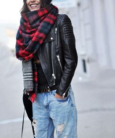 Reversible Tartan Blanket Scarf Scarves Styling, Red Scarf Outfit, Black Motorcycle Jacket, Biker Look, Headband Fashion, Winter Plaid, Scarf Outfit, Riders Jacket, Black Motorcycle