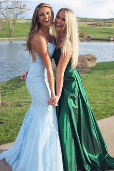 Prom Pictures Couples Black, Prom Pose, Blue Mermaid Prom Dress, Prom Pictures Couples, Prom Dress Trends, Prom Couples, Junior Prom