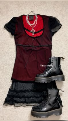 #outfitinspo #styleinspo #fashion #gothic #darkcoquette #silenthill #fatalframe #horrorgameprotaganist #docs #vampy #vampire #witch #docmartensstyle Teenage Vampire Outfit, Vampire Goth Casual, Vampire Inspo Outfit, 90s Vampire Outfit, Vamp Outfit Style, Vampy Fashion, Vampire Outfits Aesthetic, Casual Vampire Outfits, Casual Vampire