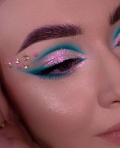 MAKEUP TUTORIALESDEMAQUILLAJE MAQUILLAJE MAQUILLAJEPARAPRINCIPIANTES GRWM MAQUILLAJEDEOJOS SOMBRAS SKINCARE DELINEADOTUTORIAL CUIDADOSPIELMADURA MAKEUPPARAFIESTA ILUMINADOR BLUSH CONTORNO MAKEUP SOCIAL GLAM PRIDE MAKEUP PIEDRITAS EN LA CARA Fairy Rave Makeup, Space Themed Makeup, Pastel Eyeshadow Looks, Easter Makeup Looks, Mermaid Eye Makeup, Soft Pink Makeup, Uni Makeup, Soft Makeup Look, Pastel Eyeshadow