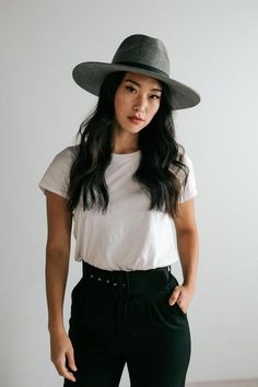 Boho Hippie Outfits, Hat Outfits Summer, Fall Hat Outfits, Barista Outfits, Barista Fashion, Insta Outfits, Pinterest Style