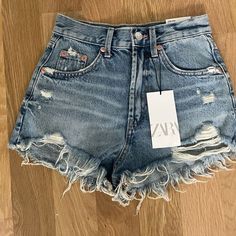 High Rise Jean Shorts, Simple Accessories, Skirt Pleated, Zara Shorts, Suspender Skirt, Preppy Outfits, Hem Dress, Dream Clothes, Cute Casual Outfits