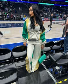 Nba Game Outfit, Alisah Chanel, Basketball Game Outfit Women, Basketball Game Outfit, Easy Fits, Trip Fits, Miami Trip, Nba Game, Nba Outfit