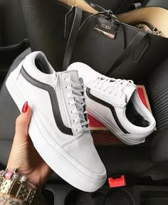 White Leather Vans, Leather Vans, Tenis Vans, Sneaker Outfits, Pumped Up Kicks, Fresh Kicks, Shoe Inspo, Vans Sneakers, Sneakers Outfit