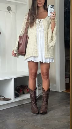 Marfa Outfit Ideas, Cowgirl Boots Outfit Inspiration, Woodsy Style Outfits, How To Style Brown Cowboy Boots Women, Cowboy Boot Styling, Footloose Inspired Outfits, Boho Sheek Fashion, Boho Rodeo Outfit, Country Aesthetic Outfit Summer