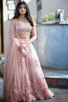 Pink Lahenga Ideas, Pink Gowns Indian, Pink Lehenga For Bridesmaid, Lehnga For Engagement Bride, Jewellery For Lehenga Simple, Light Pink Lehenga Jewellery Ideas, Lehenga Net Blouse Designs, Pink Lehnga Dress, Jewellery For Pink Lehenga