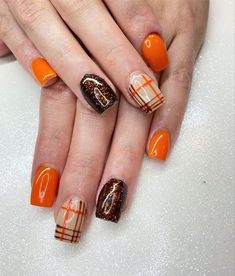 Doing your nails for fall can be a delightful way to embrace the season's unique charm and express your personal style. Fall often brings a rich and cozy palette of colors, inspired by changing leaves, warm spices, and crisp air. By choosing nail shades like deep burgundies, earthy browns, and rustic oranges, you can effortlessly capture the essence of autumn in your manicure. Tanks Giving Nails, Square Fall Nails 2022, November Color Nails, Thanksgiving Day Nails, Gel Nail Designs For Fall Autumn, Fall Nails Orange Brown, Autumn Nails Colors Orange, Short Gel Nails Autumn, November Nail Ideas Short