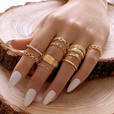 Jóias Body Chains, Textured Gold Ring, Hand Jewelry Rings, Deco Jewelry, Hand Jewelry, Art Deco Jewelry