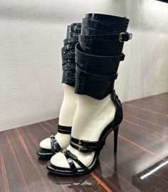 2000 Fashion Trends, Y2k Model, Unique Heels, Ford Black, 2000 Fashion, Girly Shoes