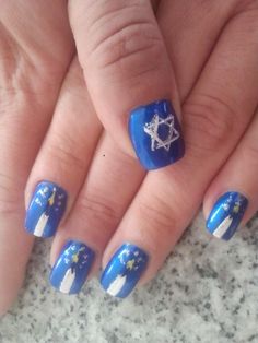 Hanukkah Nail Art Jewish Crafts, How To Celebrate Hanukkah, Nail Decor, Xmas Eve, Amazing Nail Designs, Holiday Nail, Holiday Nail Art, Shabbat Shalom