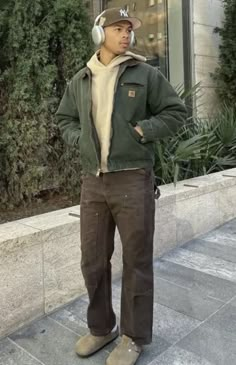 Men Carhartt Pants Outfit, Ireland Mens Fashion, Men’s Fall Essentials, Men’s Cargos Outfit, Bay Area Aesthetic Outfits Men, Mens Style California, Mens Simple Streetwear, Muted Color Outfit Men, Men Fashion Casual Outfits Winter