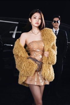 #jenniekim #misskorea #bestvisual #jennie #visual #visualqueen #kpop #goldenvoice #korea #bestvisualjennie #edit #misskoreajennie Fur Dresses For Women, Sequin Outfits For Women, Plus Size Rave, Vogue Photoshoot, Concert Ideas, Rave Festival Outfits, Straight Across Neckline, Graduate Student, Mean Blvd