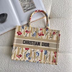 DI Medium Book Tote Multicolor in Hibiscus Metallic Thread Embroidery Bag For Women 14in/36cm CD Dior Sign, Christian Dior Logo, Dior Aesthetic, Dior Book, Book Tote Bag, Womens Designer Bags, Dior Logo, Dior Book Tote, Embroidered Canvas