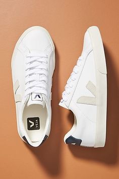 Zapatillas Veja, Veja Esplar, White Casual Sneakers, Sneakers Fashion Outfits, Veja Sneakers, White Sneakers Women, High Quality Shoes, Best Sneakers, Sneakers Outfit