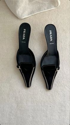 #prada Tony Bianco Heels, Prada Heels, Heels Vintage, Shoes Heels Classy, Classy Shoes, Elsa Hosk, Vintage Heels, Fancy Shoes