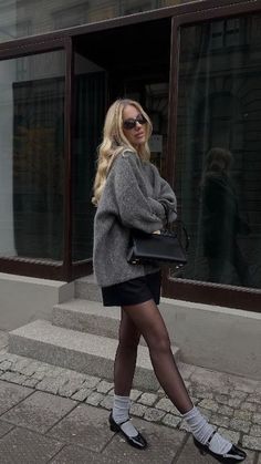 Academia Fashion, Look Short, Paris Mode, Outfit Inspo Casual, Paris Outfits, White Socks, Tights Outfit