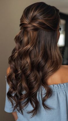 Discover stunning hairstyles for long hair that are Easy Formal Simple Cute and Easy to achieve From a stylish bun to hot weather-friendly looks quick hairstyles for college channeling the 70s or elegant gym styles - we've got you covered for every occasion Whether you prefer wet or dry sporty or elegant hairstyles find the perfect one for you here Hair Styles For A Formal Event, Balayage Hairstyles Half Up, Formal Hair Down Styles, Long Hair Semi Formal Hairstyles, Long Brown Hair Wedding Hairstyles, Flowy Curls, Long Hair Styles Formal, Long Brunette Bridesmaid Hair, Fall Formal Hairstyles