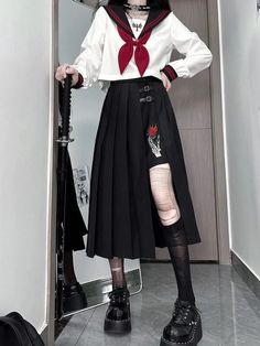 Red Jirai Kei, Sukeban Fashion, Black White And Red Outfits, Half Skirt Half Shorts, All Black Skirt Outfit, How To Style Black Skirt, Black And Red Clothes, Red And Black Clothes, Black Red Outfit