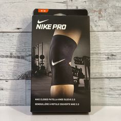 Nike Pro Closed Patella Knee Sleeve 2.0 Unisex Size Medium Knee Support Breathable Compression Fit Easy Pull-On Design Lightweight Wihthout Sacrificing Support Nike Swoosh Logo Machine Washable ** Keep Your Knee Supported During Your Workout Or Training Session ** Soccer Gloves, Nike Golf Hat, Nike Cap, Football Gloves, Nike Hat, Rare Nikes, Nike Swoosh Logo, Knee Support, Knee Sleeves